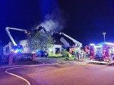 Nocny pożar budynku mieszkalnego w Chojnicach - 10 zastępów straży w akcji