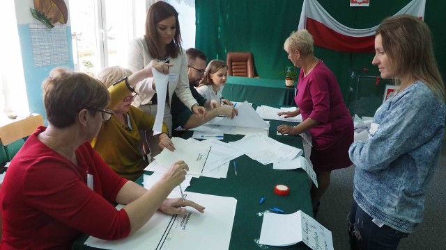 Wybory samorządowe 2018. Trwa głosowanie w wyborach samorządowych. Głosować można do godziny 21. Zobaczcie zdjęcia z Koszalina.
