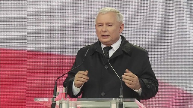 Jarosław Kaczyński przemawiał przed Pałacem Prezydenckim po zakończonym marszu w ramach obchodu rocznicy katastrofy smoleńskiej.