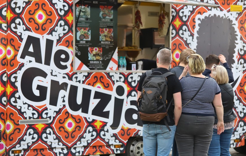 Food Trucki w Toruniu. W długi weekend majowy zjemy na Rynku Nowomiejskim!