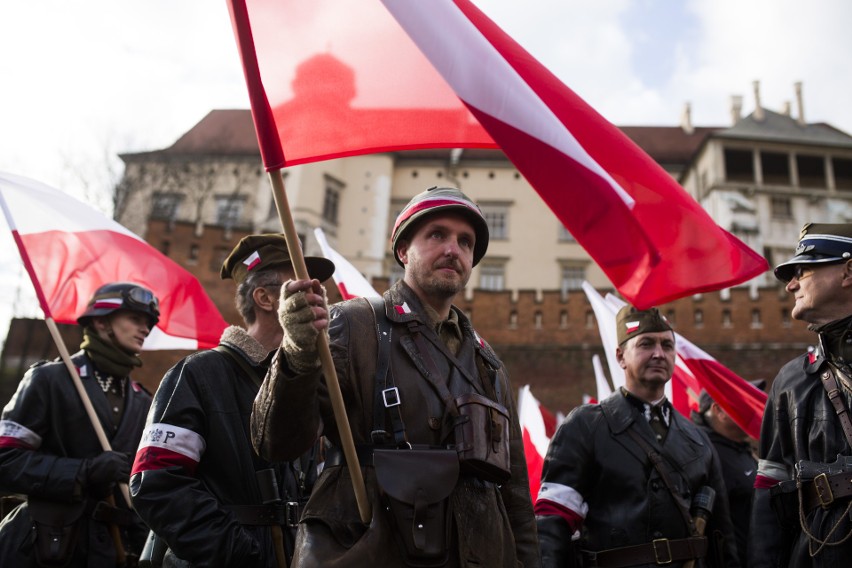 Kraków. Pochód patriotyczny z Wawelu na Rynek [ZDJĘCIA]