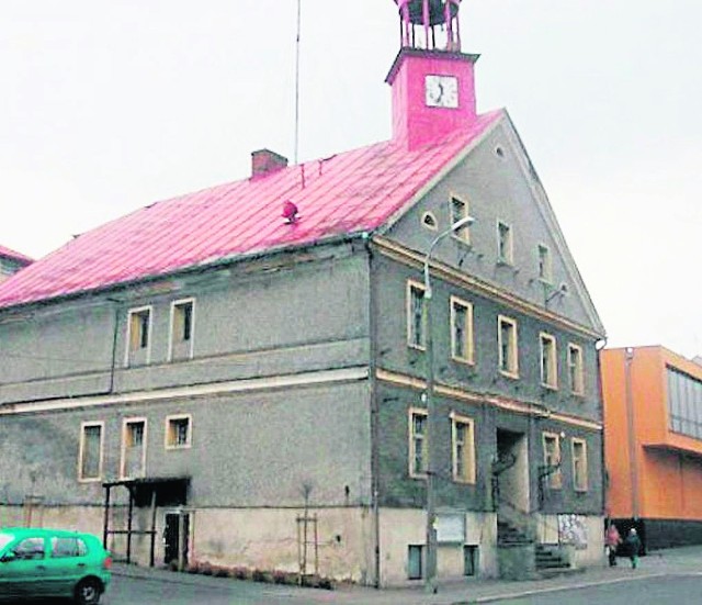 Pochodzący z XIX wieku ratusz od lat nie jest już siedzibą władz Baborowa. Te przeniosły się do gmachu dobudowanego do niego. Teraz swoje biura mają różne stowarzyszenia pożytku publicznego.