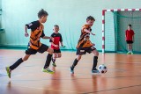 Młodzi adepci piłki nożnej rywalizowali w Turnieju Mikołajkowym w Opatowie. Zagrało ponad 120 zawodników. Zobacz zdjęcia z tego wydarzenia