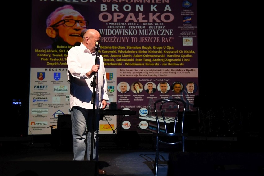 Wzruszający koncert ku pamięci znanego świętokrzyskiego kabareciarza, Bronisława Opałki w Kieleckim Centrum Kultury