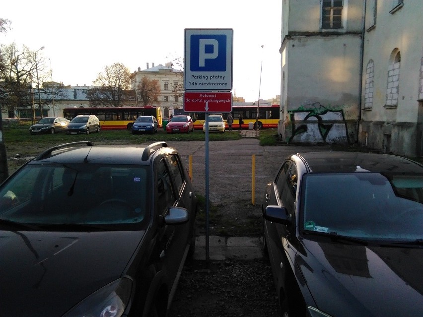 Duży parking w centrum Wrocławia znów za darmo (ZDJĘCIA)