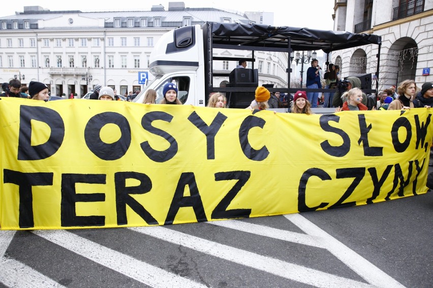 Warszawa: Młodzieżowy Strajk Klimatyczny. 'Dość słów, teraz...
