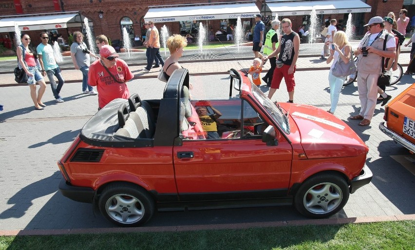 10. Ogólnopolski Zlot Fiata 126p. Wystawa na rynku Manufaktury [ZDJĘCIA+FILM]