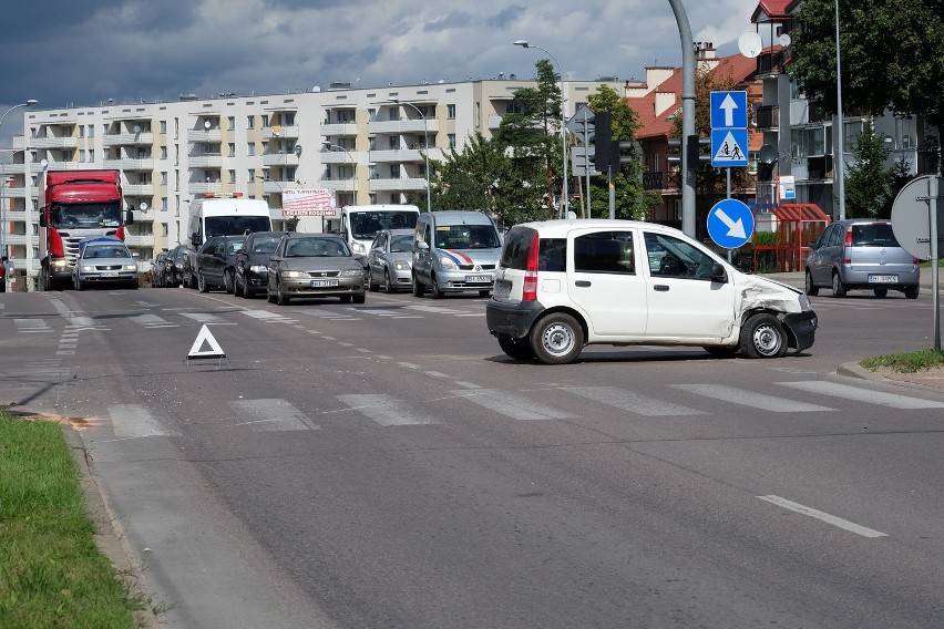 - Kierowca fiata panda jadący ulicą Pułaskiego w kierunku...