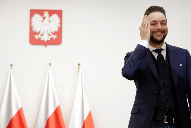 Patryk Jaki zdobył mandat europosła - wynika z sondażu IPSOS.