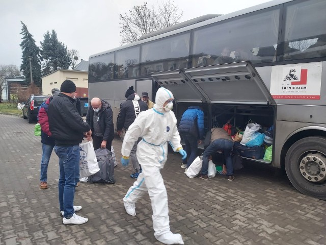 W transporcie zarażonych koronawirusem bezdomnych z Grudziądza do izolatorium w Ciechocinku brali udział żołnierze WOT-u