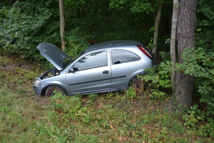 Około godz. 15 samochód osobowy marki Corsa wypadł z drogi....