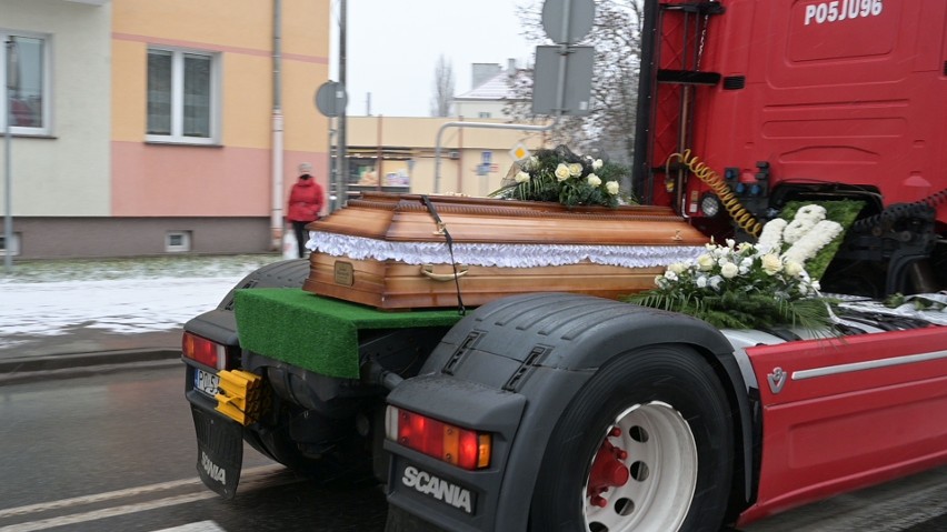 Konwój ciężarówek towarzyszył młodemu kierowcy z Grudziądza...