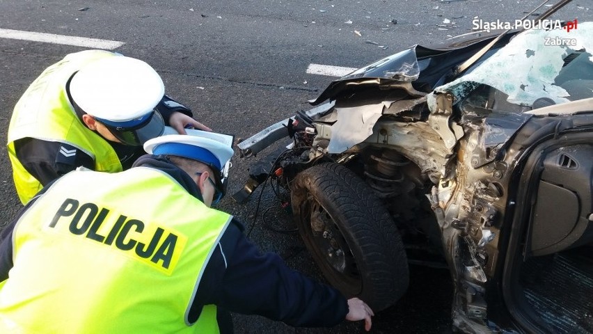 Wypadek w Zabrzu: Dwie osoby trafiły do szpitala po wypadku...