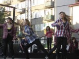 Taniec zawłądnął sceną przed Domem Kultury. A już w niedzielę koncert Leszczy  (wideo, zdjęcia)