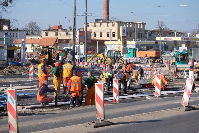 Na Dąbrowskiego praca wre