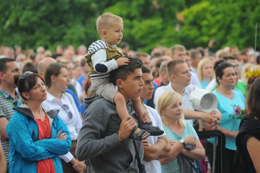 Pielgrzymi wyruszyli w drogę na Jasną Górę [ZDJĘCIA]