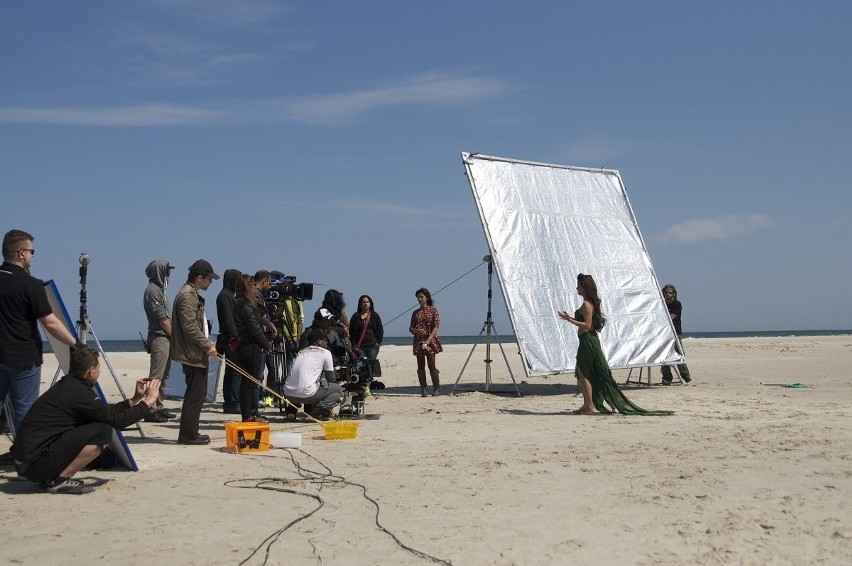 W Łebie na plaży powstają zdjęcia do najnowszej bollywoodzkiej produkcji [ZDJĘCIA]