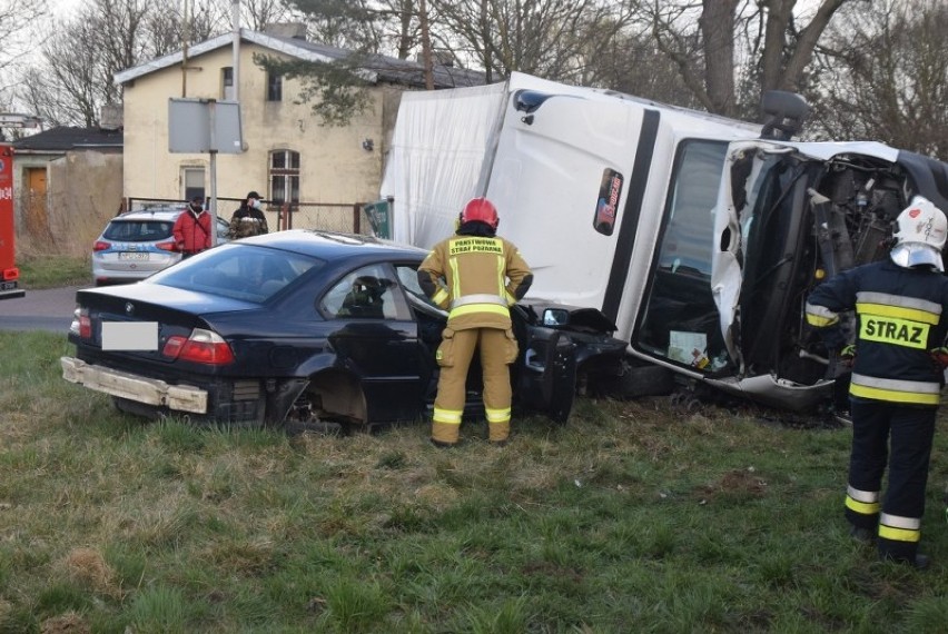 Gmina Kłecko. Wypadek osobówki i samochodu dostawczego