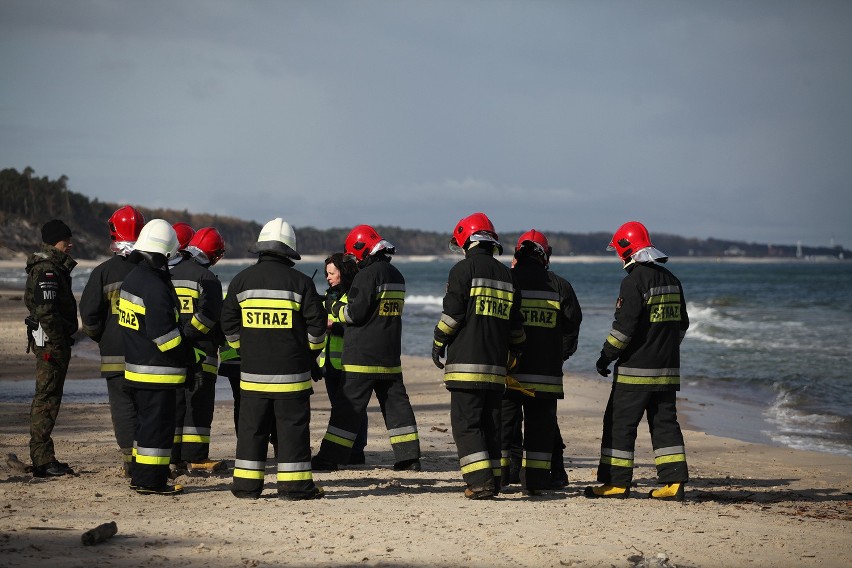 Morze wyrzuciło substancję chemiczną na plaży między Ustką a...