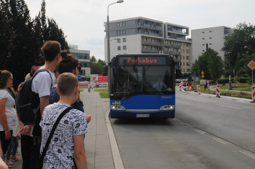 Kraków. Parkobus za darmo zawozi w zieleń [ZDJĘCIA]