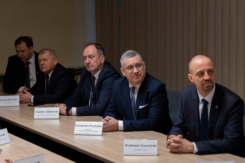 W czwartek premier Morawiecki spotkał się z samorządowcami z...