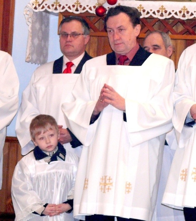 Na zdjęciu: Grzegorz Walendzik (w środku) z synem (z lewej).