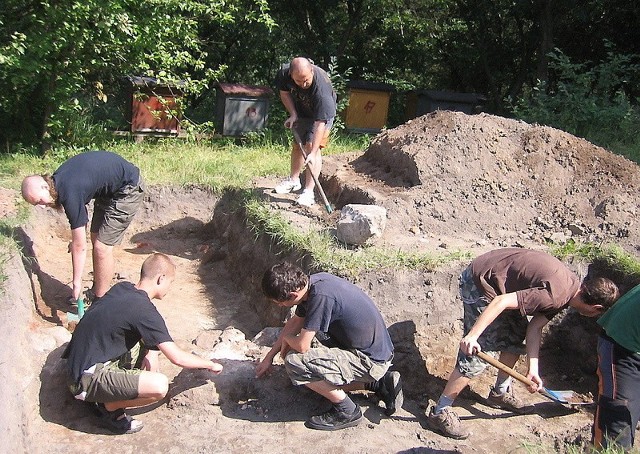 Grupa archeologów podczas prac w Górznie