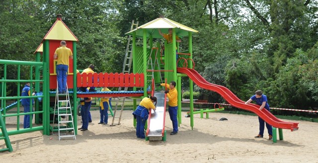 Przed rokiem w ramach podobnej akcji Castorama pomagała odnawiać plac zabaw w Parku Róż