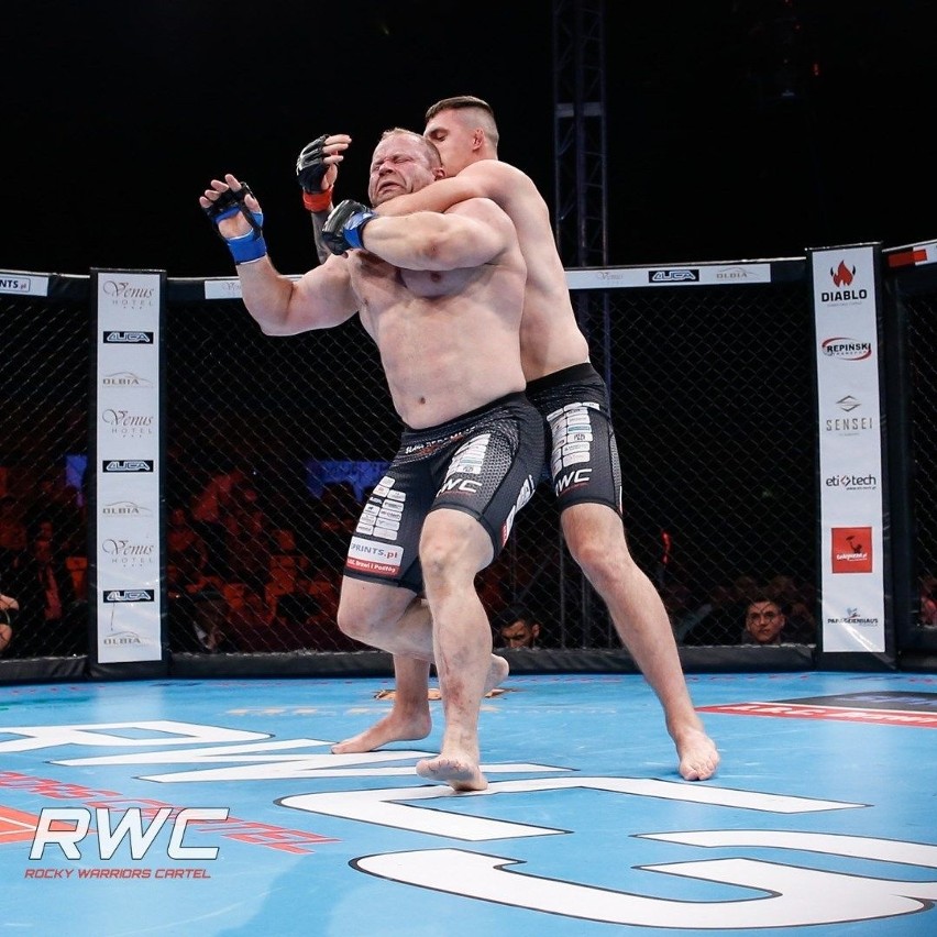 Były zawodnik VIVE Kielce i reprezentacji Polski Damian Kostrzewa wygrał walkę w MMA [ZDJĘCIA]