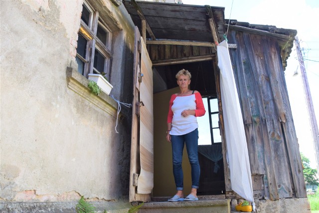 Marianna Nowak na dach nad głową czekała 16 lat... Przez cały ten czas była bezdomna. Teraz cieszy się z każdej drobnostki