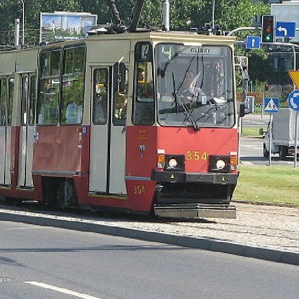 Do czasu poprawienia ustawienia sygnalizacji pasażerowie muszą nadal wykazywać cierpliwość podróżując tramwajami.