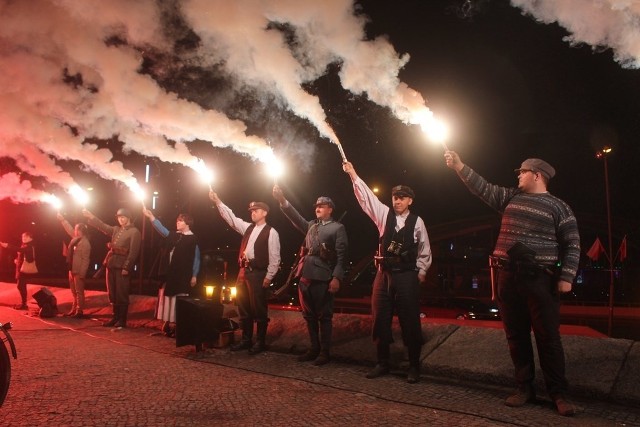 III Powstanie śląskie - historyczne inscenizacje w Katowicach przyciagnęły wielu mieszkańców