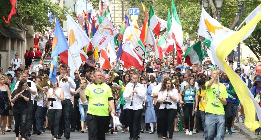Światowe Dni Młodzieży 2016. Tysiące pielgrzymów przeszło w Marszu Narodów przez Kielce