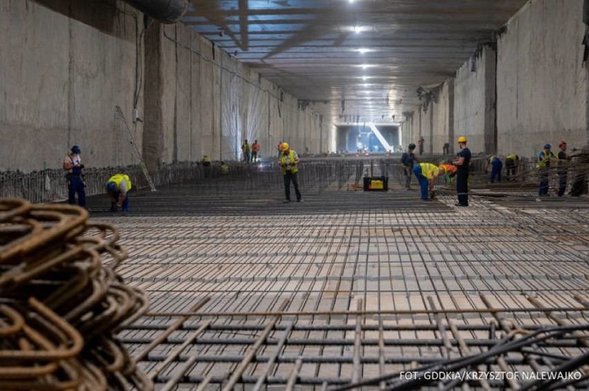 Tunel pod linią metra w Warszawie...