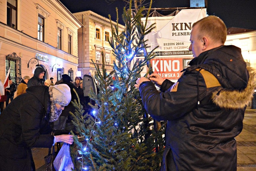Lublin: Protest KOD pod biurami PiS (ZDJĘCIA, WIDEO)