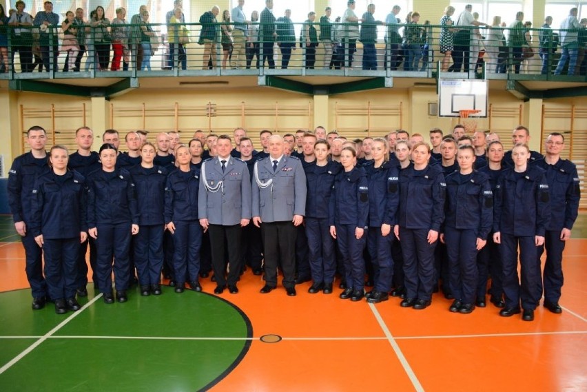 Nowi policjanci w łódzkiej policji. Ślubowanie na terenie OPP w Łodzi [ZDJĘCIA]