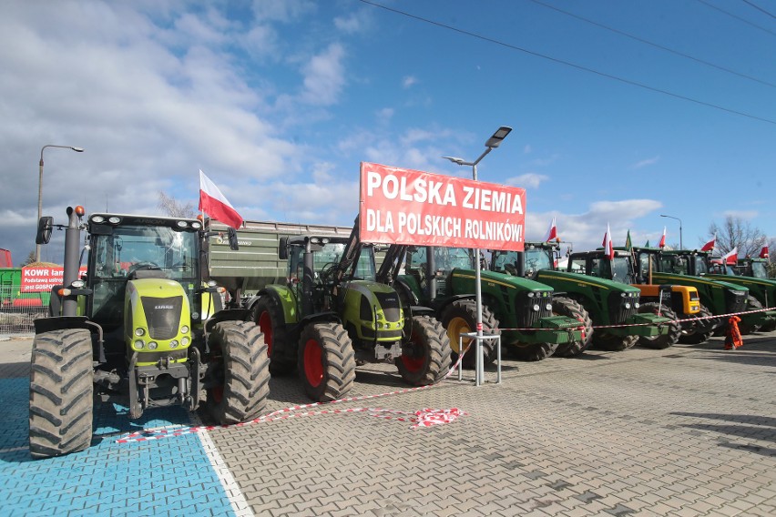 Protest rolników w Szczecinie. Chcą, by „Polska ziemia była dla polskich rolników” 