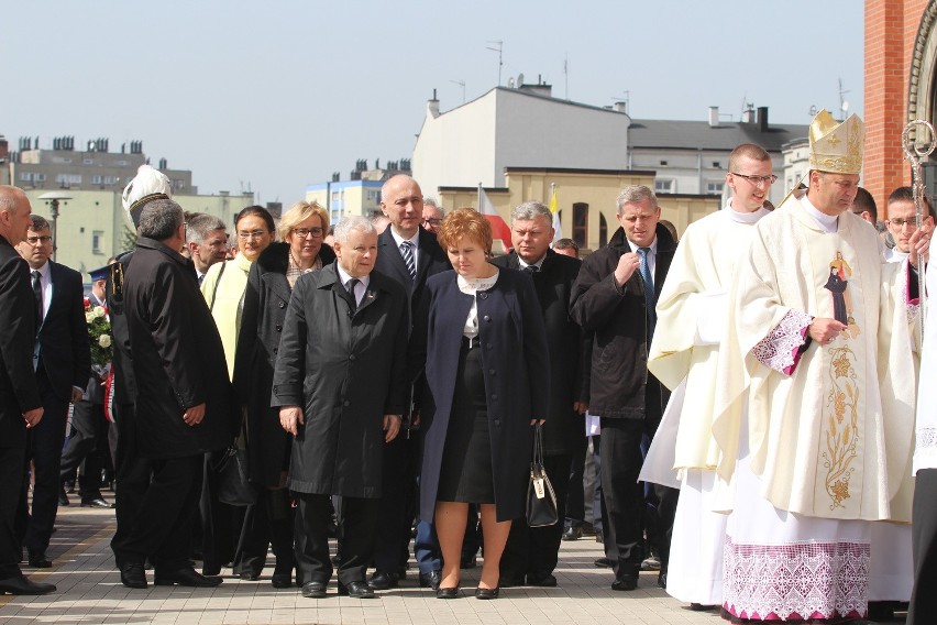 Tablicę pamiątkową ku czci ofiar katastrofy smoleńskiej...