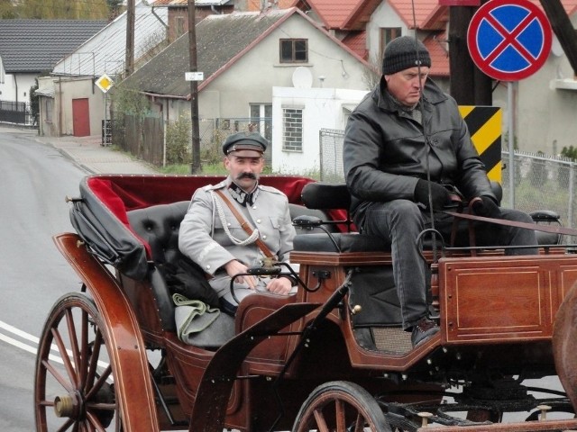 Obchody Święta Niepodległości w Dwikozach w asyście Józefa Piłsudskiego i niepodległościowy Marsz Nordic Walking to tylko część atrakcji przygotowanych w gminie Dwikozy z okazji obchodów Święta Niepodległości.