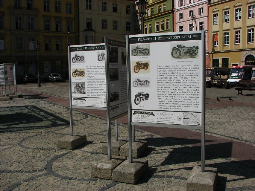 Zabytkowy Ford T na Placu Solnym. Jest też wystawa „Pojazdy II Rzeczypospolitej” (ZDJĘCIA)