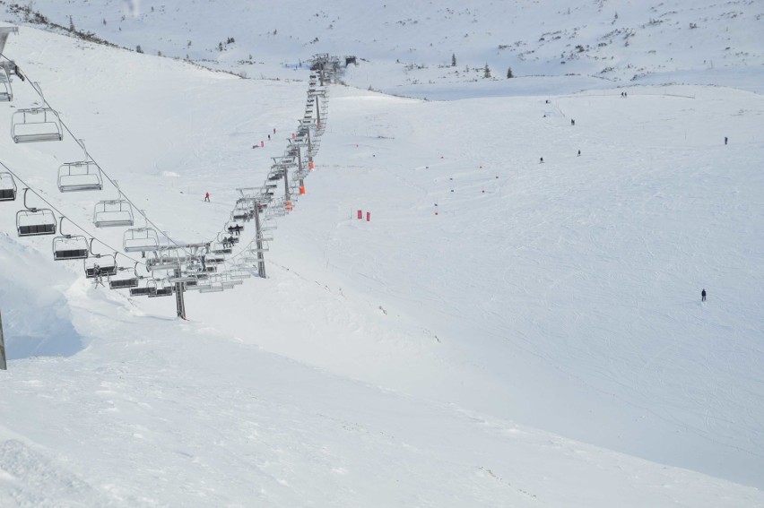 Tatry. Kasprowy Wierch oblężony przez narciarzy i turystów [ZDJĘCIA]