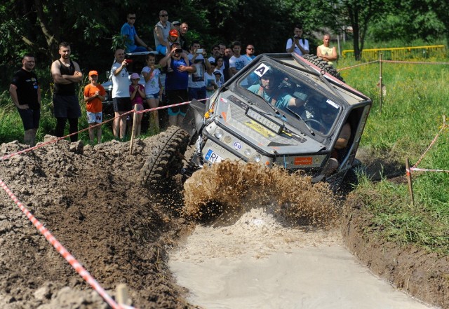 W niedzielę w Żurawicy, Orzechowcach, Maćkowicach, Walawie i Buszkowicach w pow. przemyskim, odbyła się II runda Pucharu Podkarpacia off-road. Wystartowało 36 załóg.