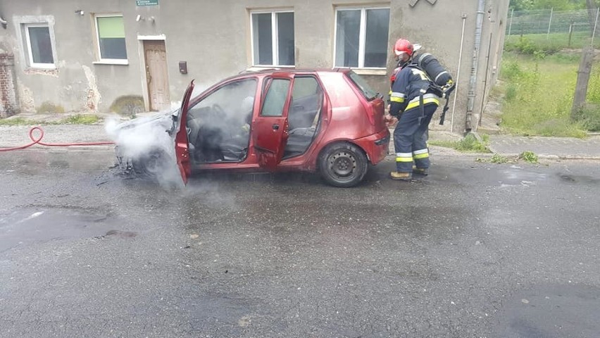 Pożar samochodu pod Wrocławiem. Interweniowali strażacy ze Smolca