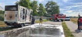 W Podwiesku w gminie Chełmno palił się samochód ciężarowy. Do akcji ruszyli strażacy. Zdjęcia 