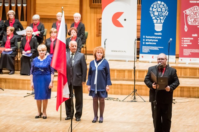 Uroczysta Inauguracja Roku Akademickiego 2017/18 Kujawskiego Uniwersytetu Trzeciego Wieku odbyła się w sobotę, 14 października, w Filharmonii Pomorskiej im. Ignacego Jana Paderewskiego w Bydgoszczy.