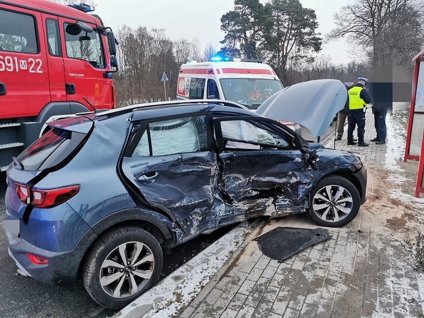 Wypadek w Pustych Łąkach na drodze krajowej nr 62. 8.01.2022. Zdjęcia