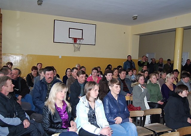 Na spotkanie przyszło kilkudziesięciu rodziców zainteresowanych tematem szkoły. Niewiele się dowiedzieli.