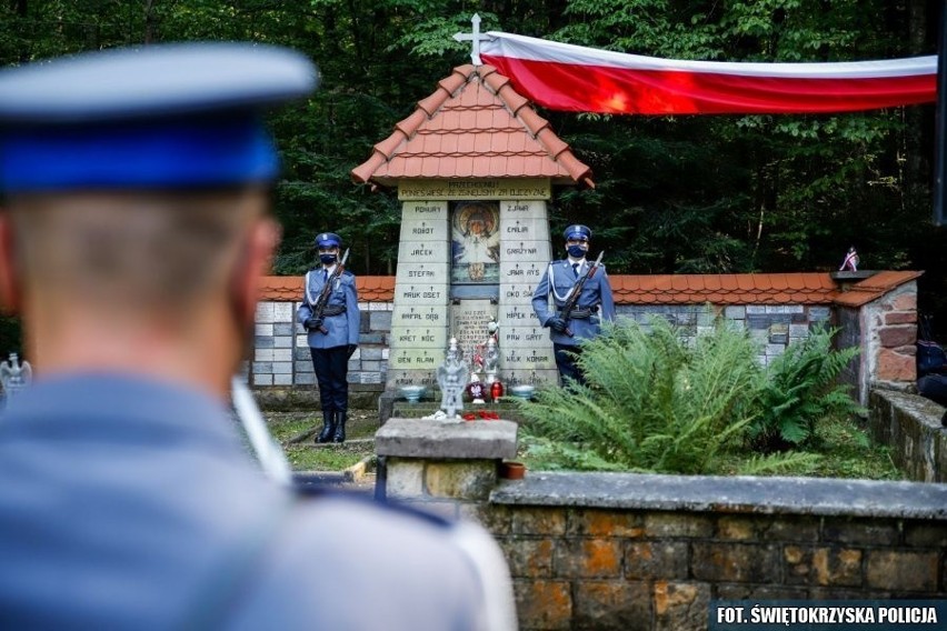 Bohaterski policjant z Końskich odznaczony. "Po prostu chciałem uratować tę panią..."