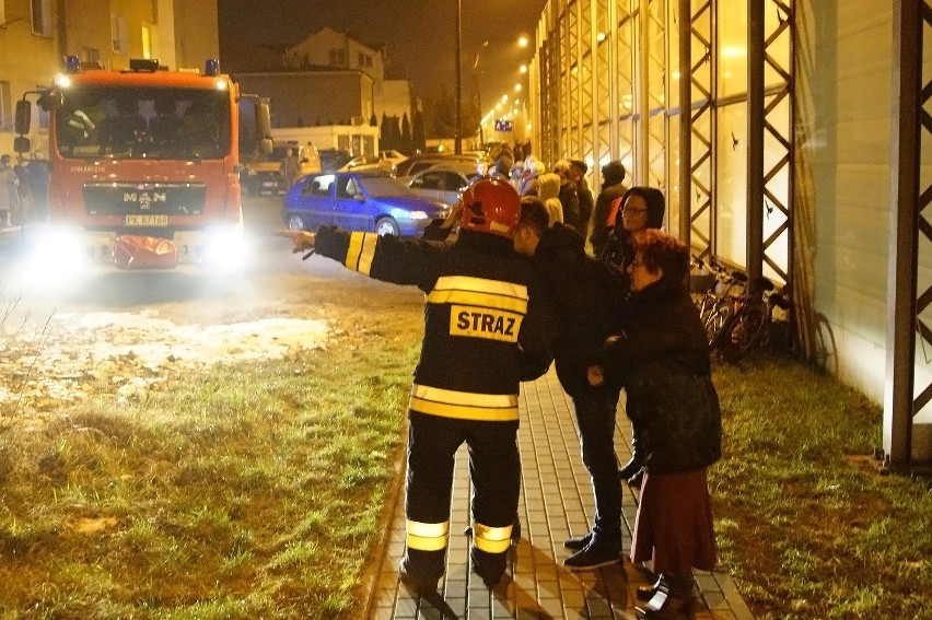 Pożar w bloku przy Południowej [ZDJĘCIA]