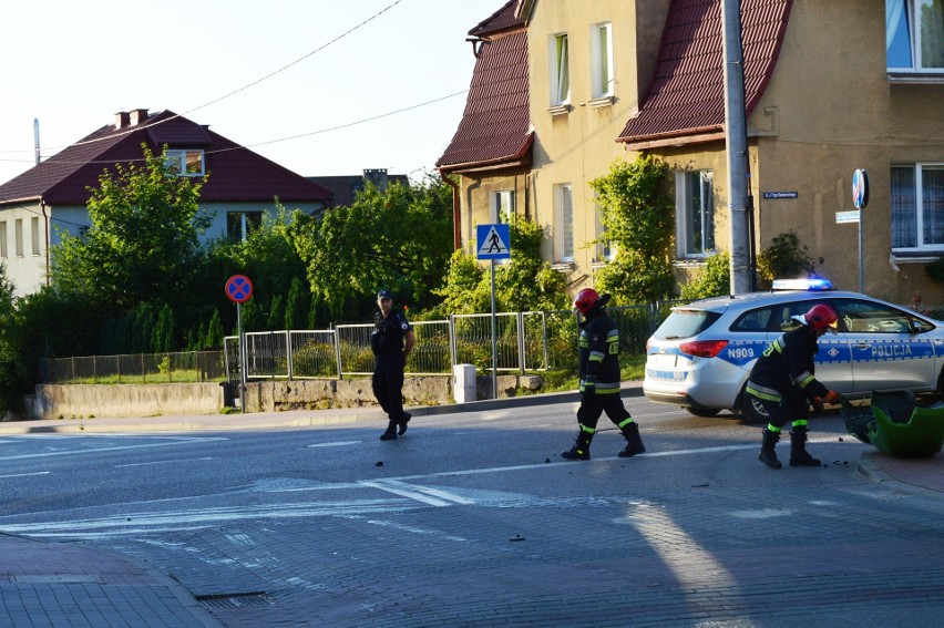 Groźna kolizja na skrzyżowaniu przy komendzie policji w Bytowie (zdjęcia)